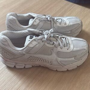 Nike Men’s Vomero 5